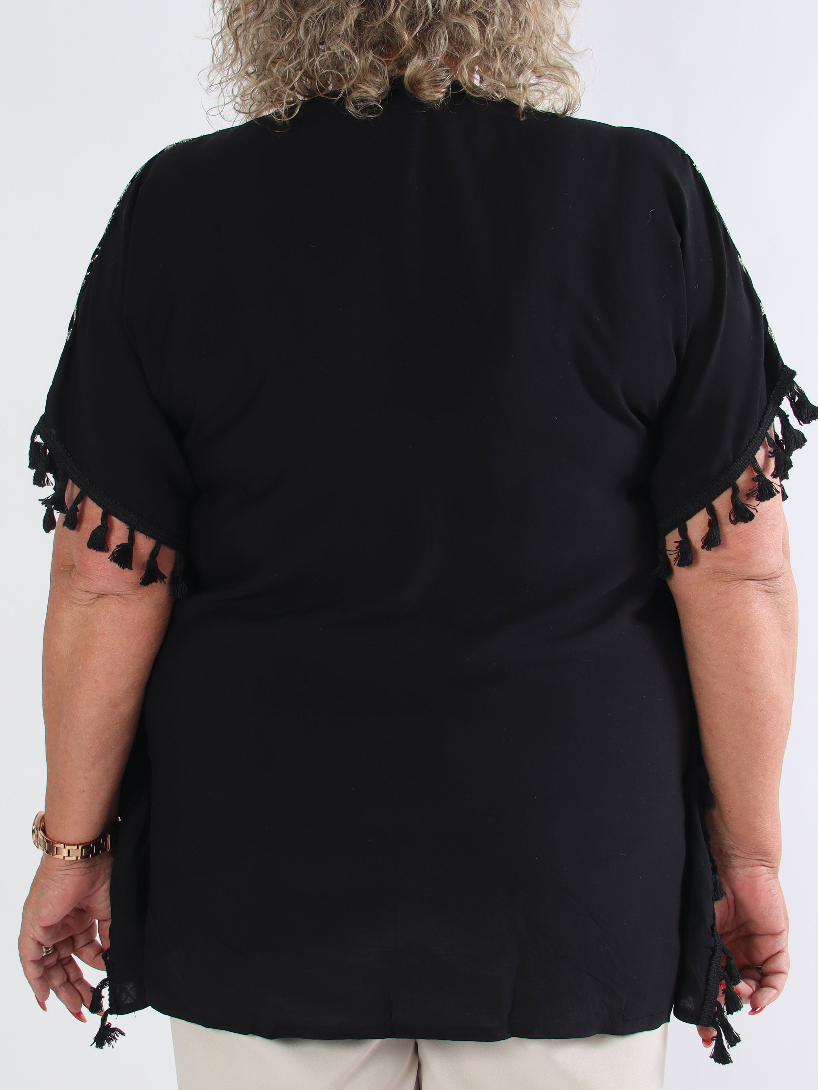 Aloha - Plus size tunika i viskose med guld broderinger og kvaster